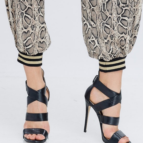 IN STOCK  Jogger - Picture 2 of 3